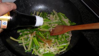 家常菜——蒜薹土豆丝炒肉的做法步骤：5