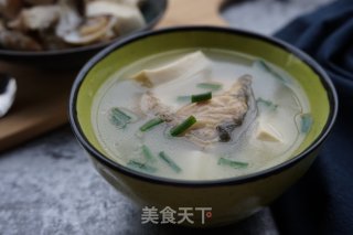 白贝鱼头豆腐汤的做法