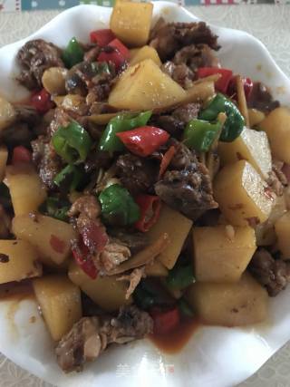 土豆烧鸡块的做法