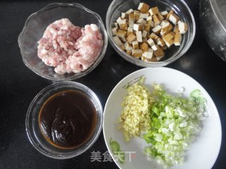 炸酱面的做法步骤：1