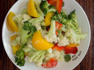 西兰花炒花菜的做法