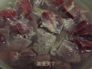 南瓜炖牛肉的做法步骤：2