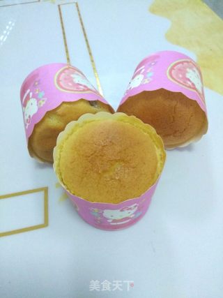 纸杯葡萄干海绵蛋糕的做法