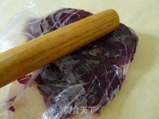 紫薯玫瑰馒头的做法步骤：2