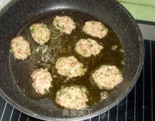 莲藕小肉饼的做法步骤：3