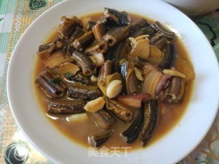 腊肉红焖黄鳝的做法