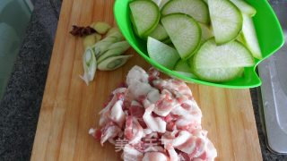 家常菜——萝卜炖肉的做法步骤：2