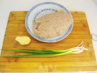 自制鲮鱼丸萝卜汤的做法步骤：1