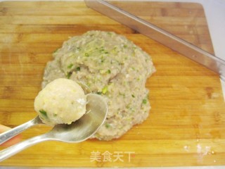 自制鲮鱼丸萝卜汤的做法步骤：4