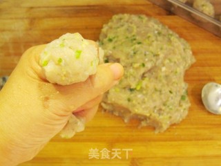 自制鲮鱼丸萝卜汤的做法步骤：5
