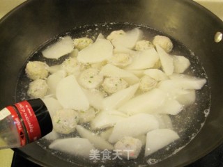 自制鲮鱼丸萝卜汤的做法步骤：10
