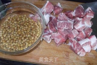 美味家常 黄豆焖猪肉的做法步骤：3