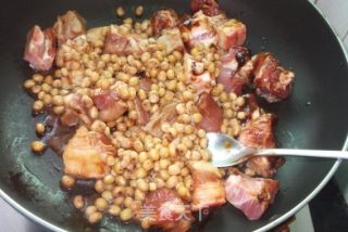 美味家常 黄豆焖猪肉的做法步骤：6