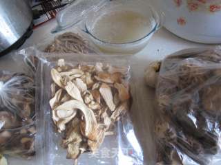 菌菇汤的做法步骤：1