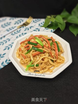 火腿肠炒河粉的做法
