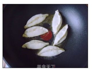 三鲜锅贴的做法步骤：12