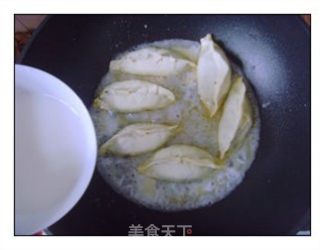 三鲜锅贴的做法步骤：13