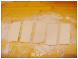炸油条的做法步骤：3