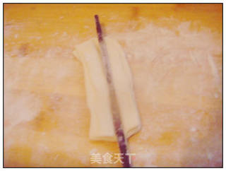 炸油条的做法步骤：4