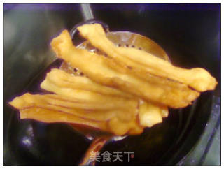 炸油条的做法步骤：8