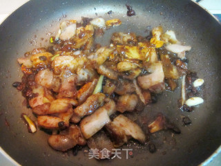 西芹豆干回锅肉的做法步骤：7