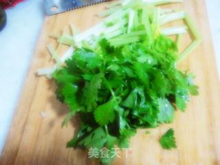 芹菜藕丝的做法步骤：1