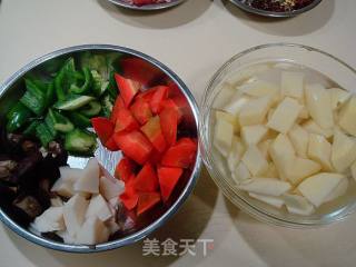 家常菜“香辣干锅土豆”的做法步骤：1
