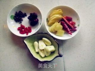 香浓排骨藕汤的做法步骤：2