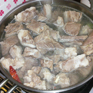 美味的酱烧羊骨的做法步骤：4