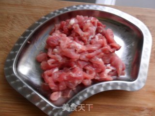 胡萝卜香菇炒肉丝的做法步骤：2