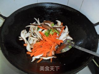 胡萝卜香菇炒肉丝的做法步骤：7