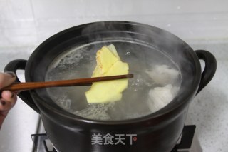 番茄黄豆排骨汤的做法步骤：3