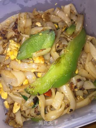 鸡蛋辣椒炒河粉的做法