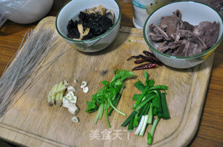 冬季滋补佳品---野山菌驴杂汤的做法步骤：1