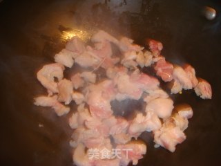 紫苏酸笋炒石螺的做法步骤：3