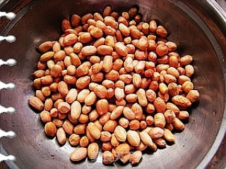 香芹炒花生的做法步骤：4