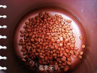 香芹炒花生的做法步骤：5