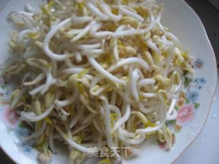 番茄豆芽汤的做法步骤：1