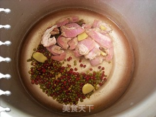 红绿豆粉肠豆腐汤的做法步骤：8