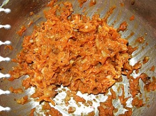 胡萝卜馅玉米面饼的做法步骤：6