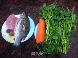 白鲫鱼煲西洋菜汤的做法步骤：1