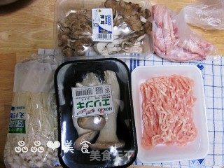 暖身暖心的温补汤——鲜菇鸡汁煲的做法步骤：1