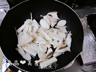 暖身暖心的温补汤——鲜菇鸡汁煲的做法步骤：9