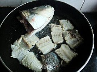 鱼头豆腐汤的做法步骤：2