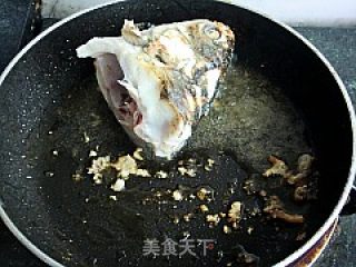 鱼头豆腐汤的做法步骤：3
