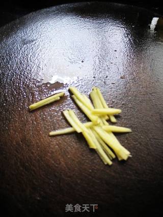 不寒不燥，冬季进补好选择---虫草花蒸鸡的做法步骤：3