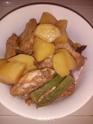 翅中炖土豆的做法