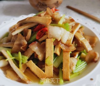 芹菜炒香干的做法