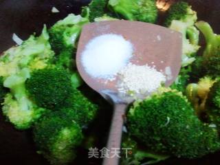 蒜香西兰花的做法步骤：6