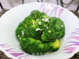 蒜香西兰花的做法步骤：7